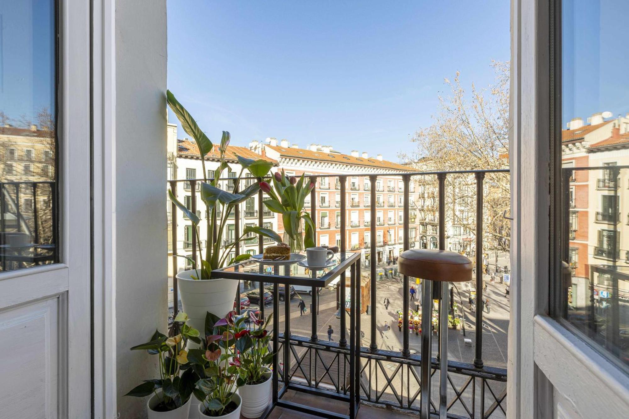 Sol Y Tirso Rooms Madrid Exterior photo