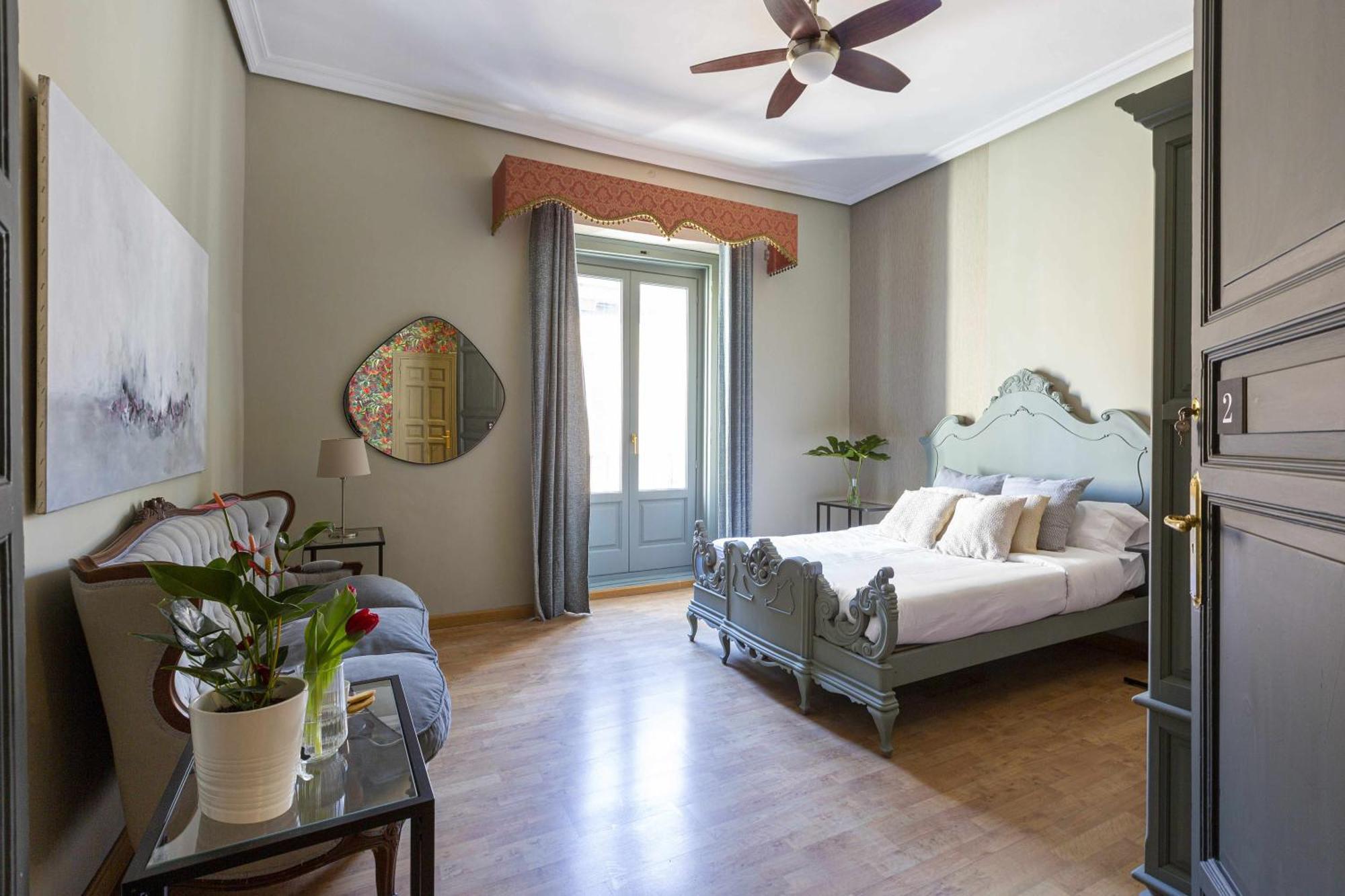 Sol Y Tirso Rooms Madrid Exterior photo