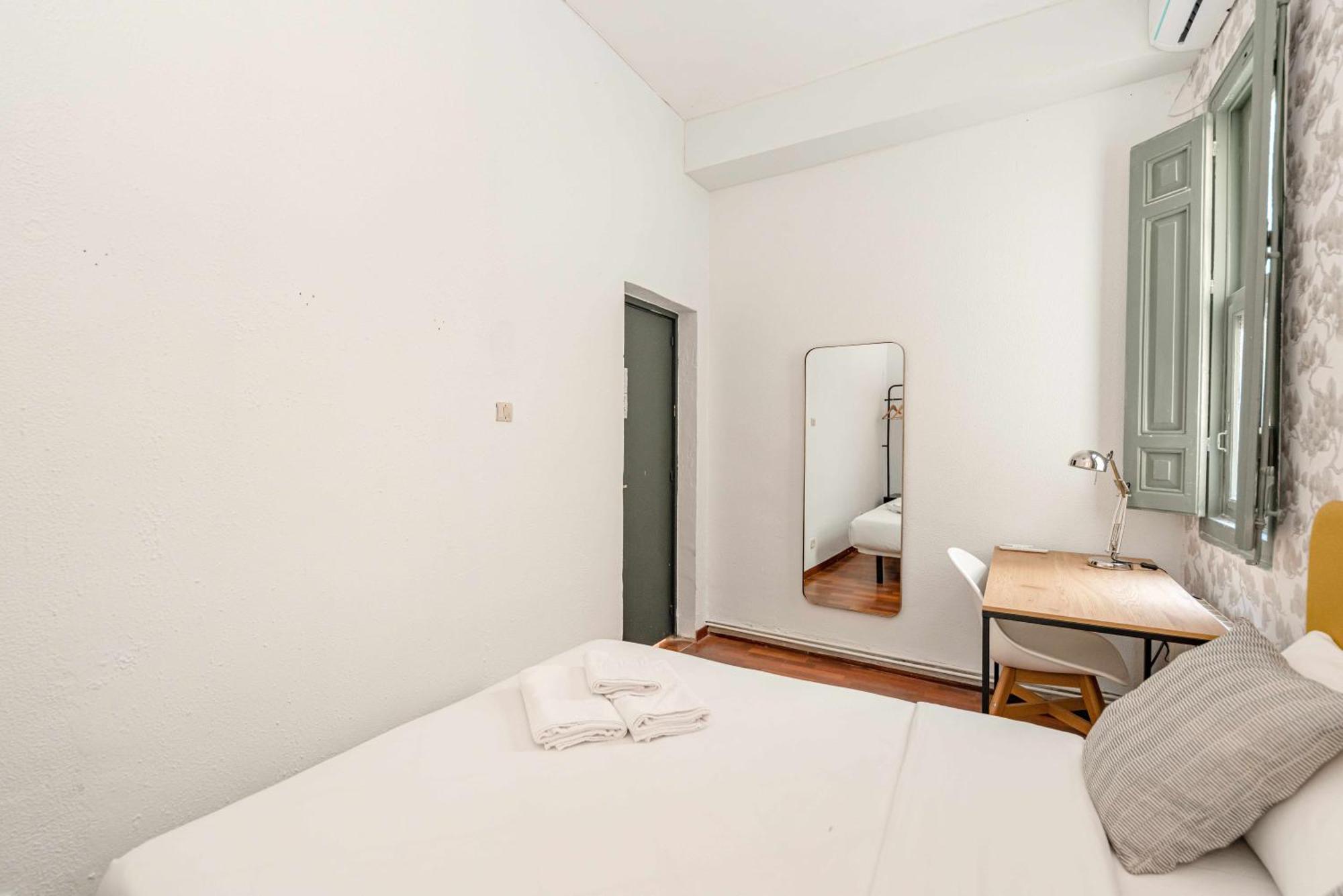 Sol Y Tirso Rooms Madrid Exterior photo