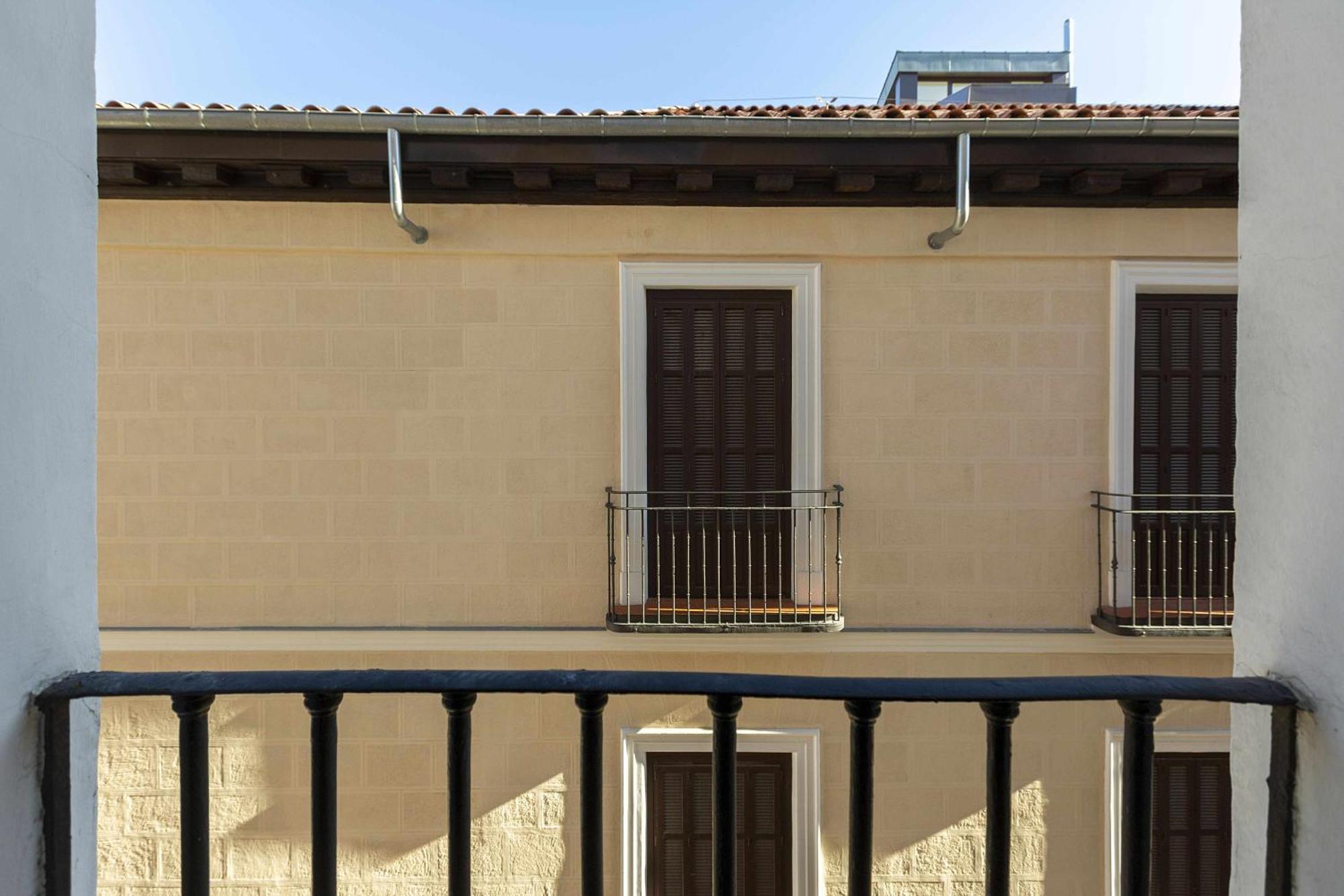 Sol Y Tirso Rooms Madrid Exterior photo