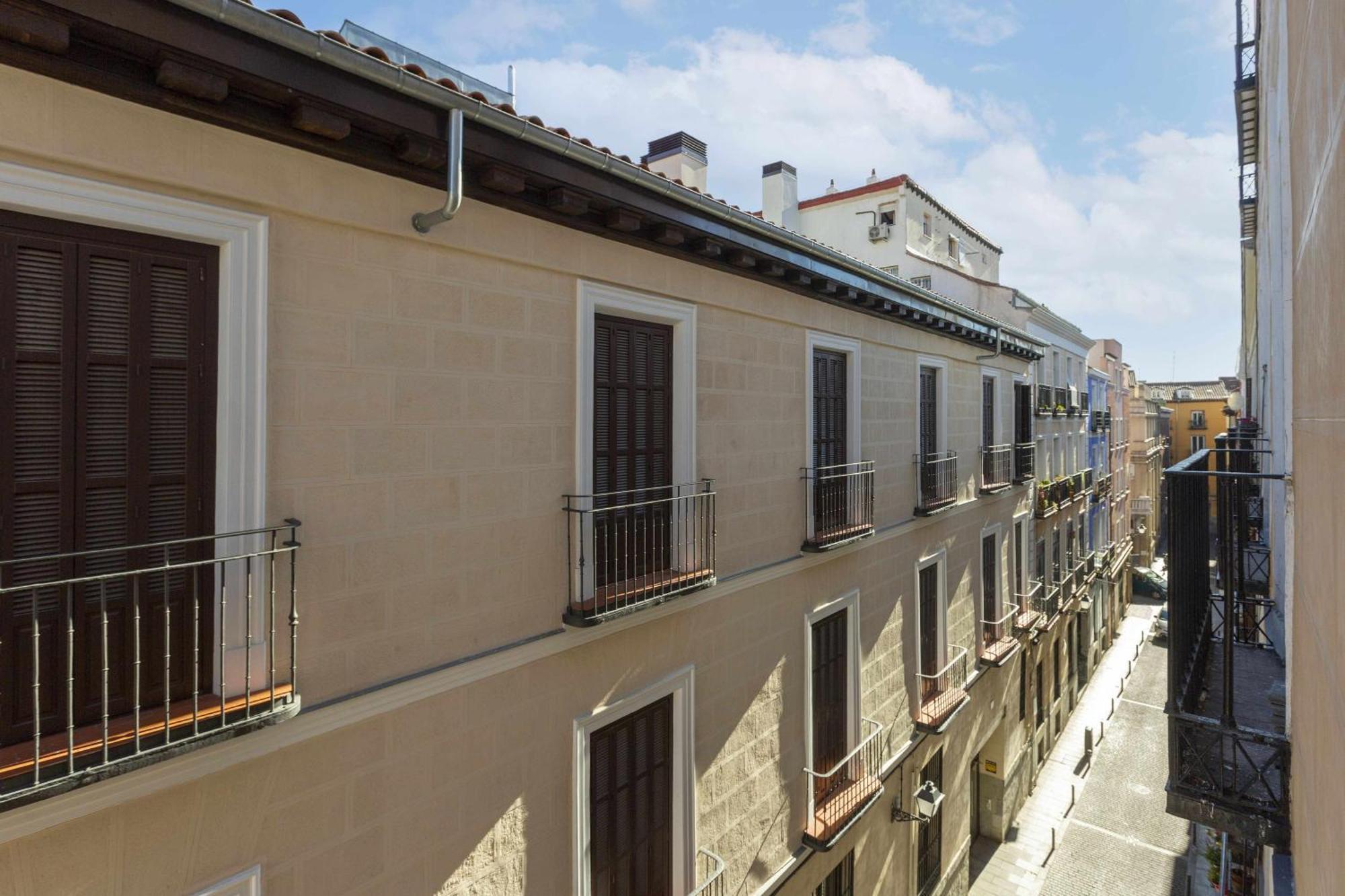 Sol Y Tirso Rooms Madrid Exterior photo
