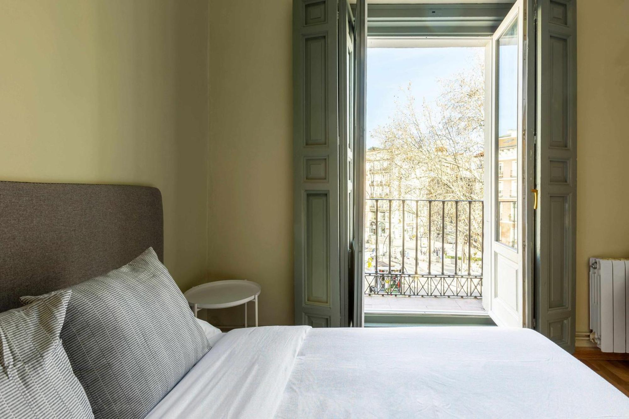 Sol Y Tirso Rooms Madrid Exterior photo