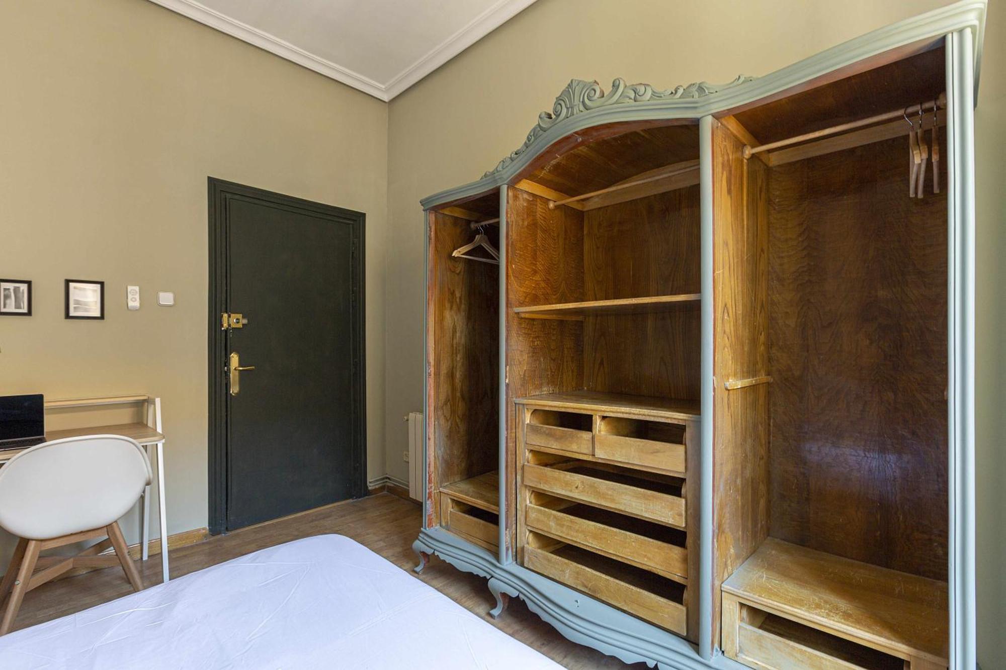 Sol Y Tirso Rooms Madrid Exterior photo