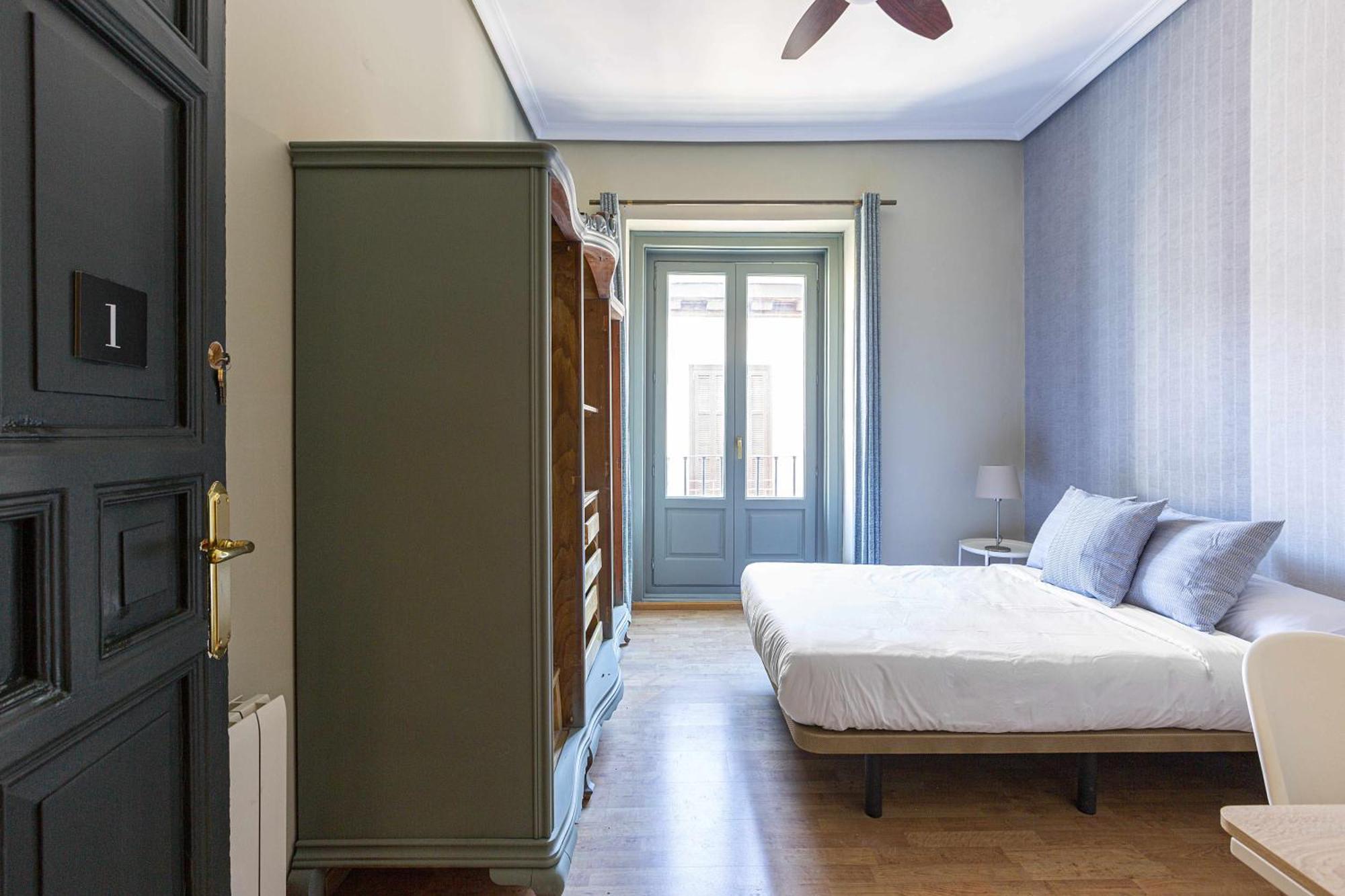 Sol Y Tirso Rooms Madrid Exterior photo