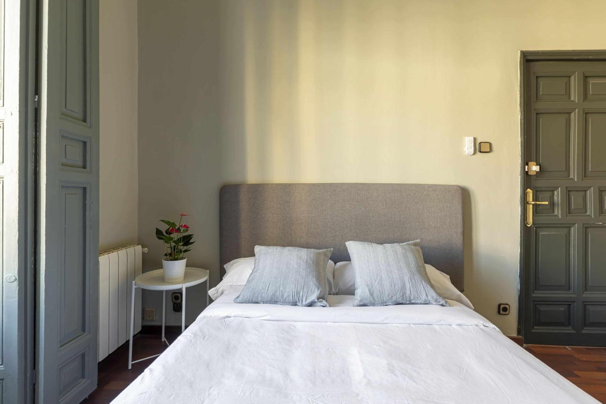 Sol Y Tirso Rooms Madrid Exterior photo