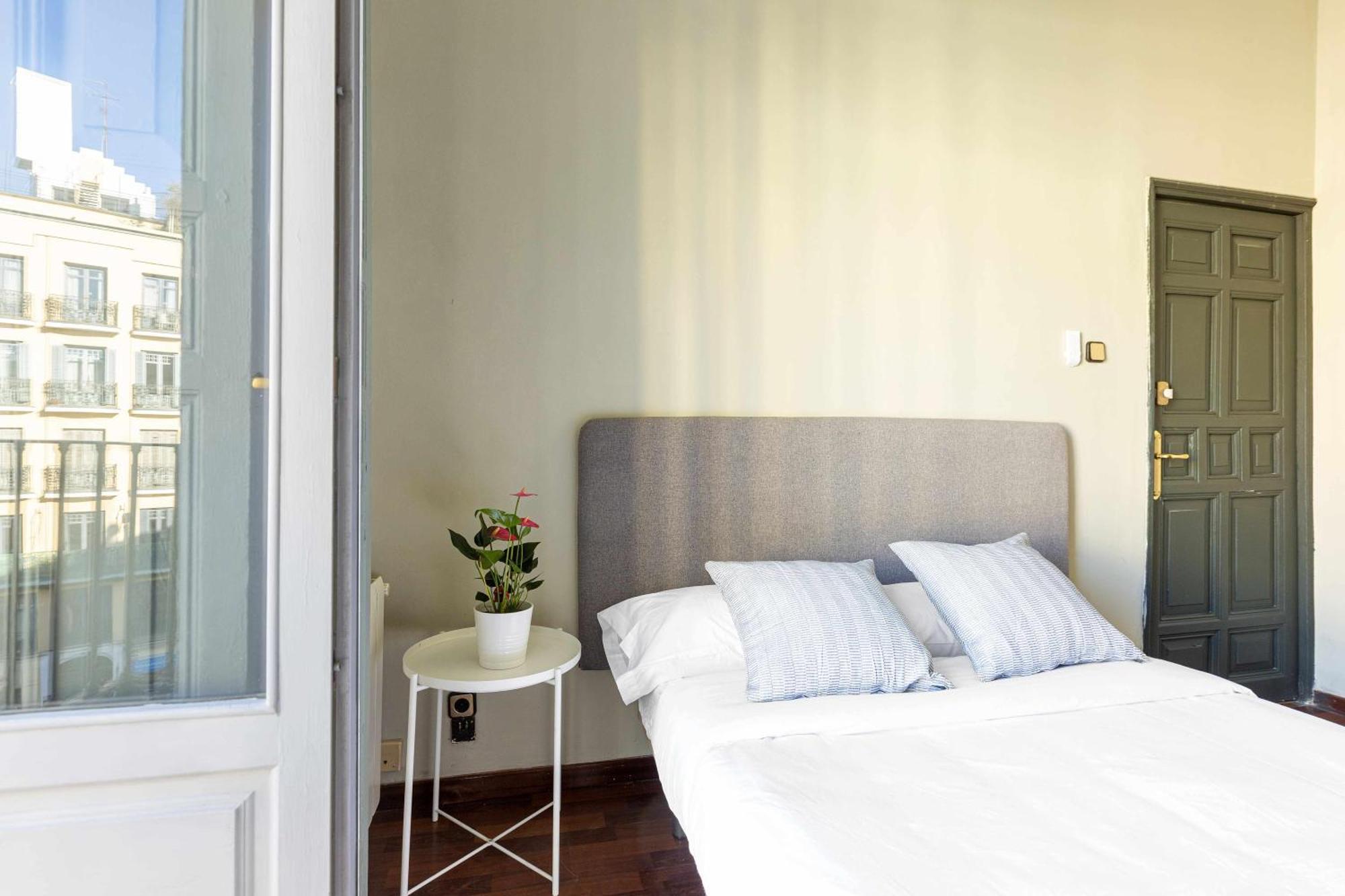 Sol Y Tirso Rooms Madrid Exterior photo