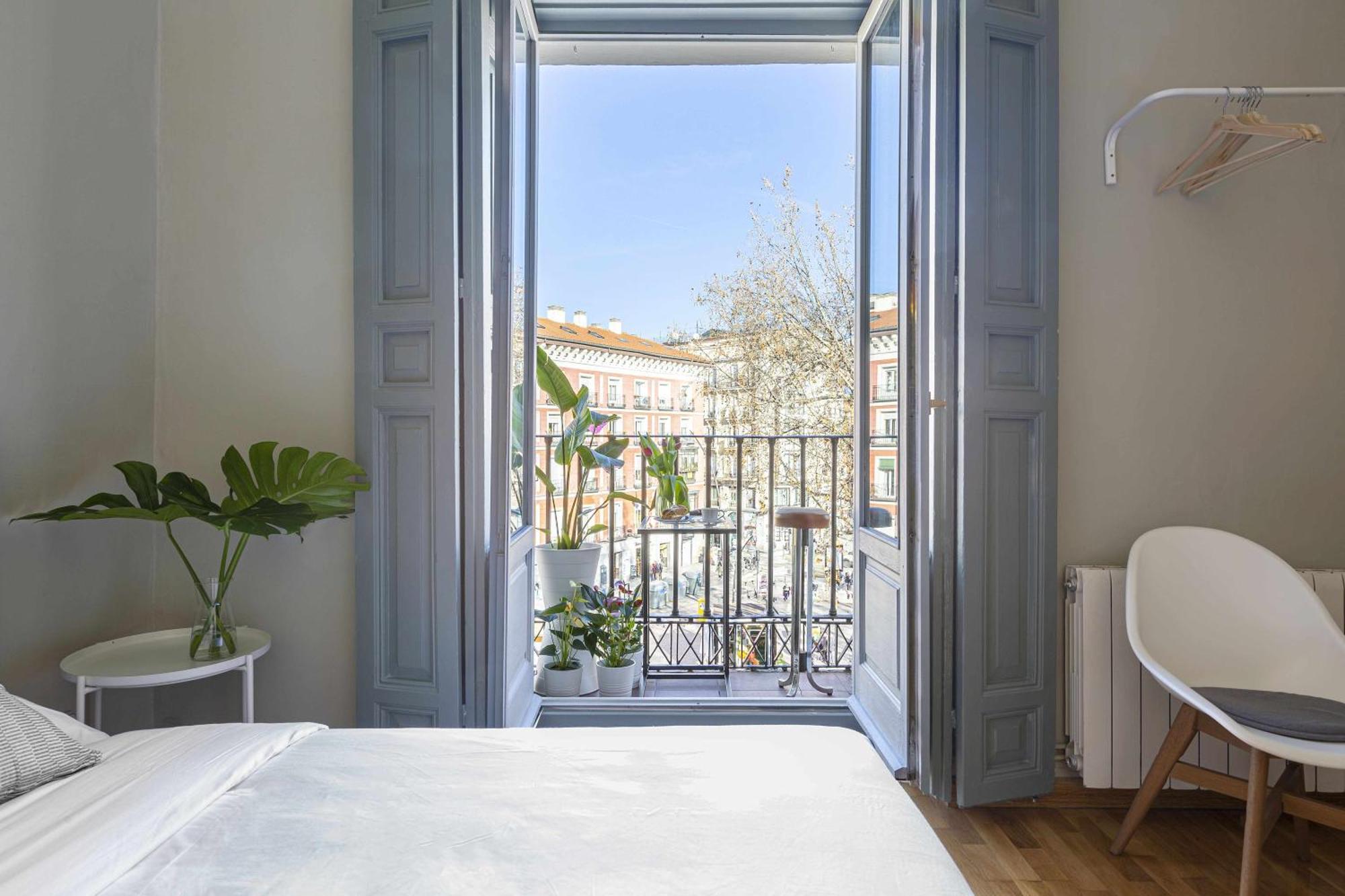 Sol Y Tirso Rooms Madrid Exterior photo
