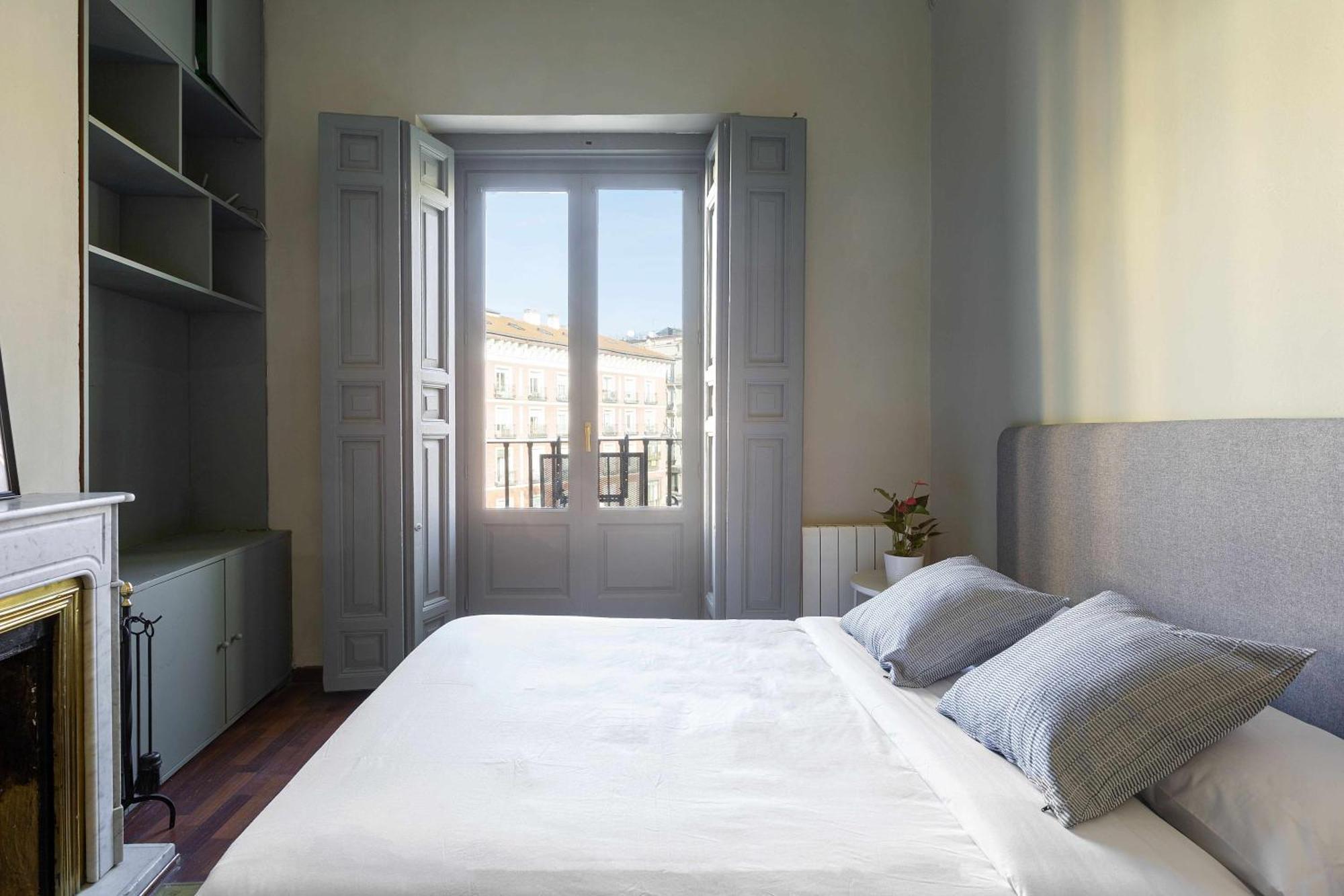Sol Y Tirso Rooms Madrid Exterior photo